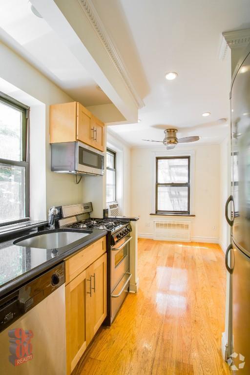 Building Photo - 233 E 29th St Rental