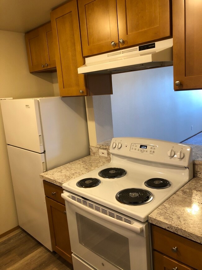 kitchen - 9910 Trident Ln NW