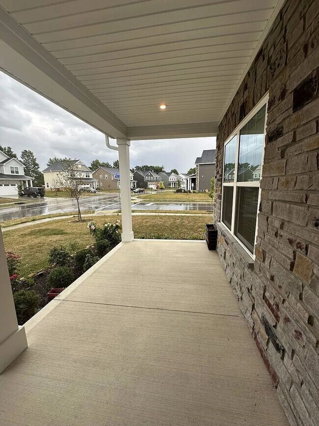 Photo - 452 Steeplechase St