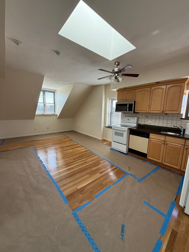 Building Photo - 683 Tremont St Unit 3