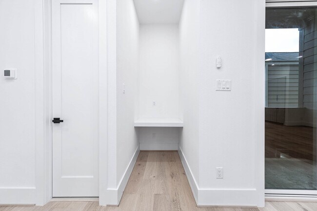 Photo - 319 N Nagle St