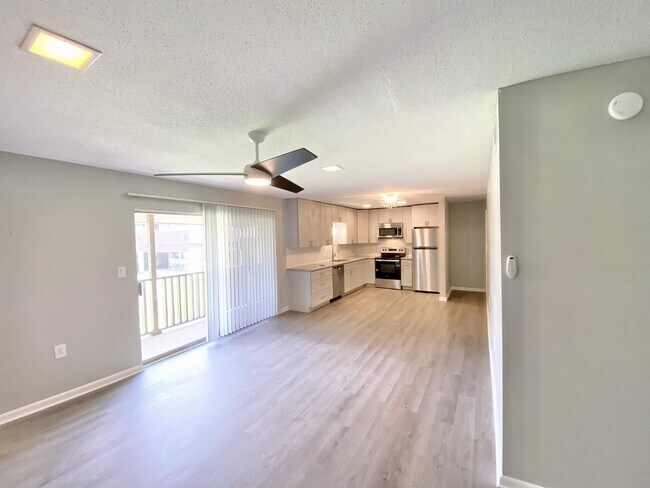 Photo - 405 Marshall Ct