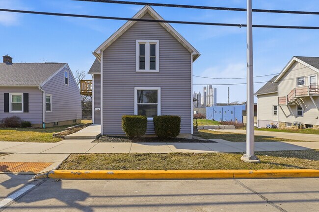 Photo - 418 S Spring St