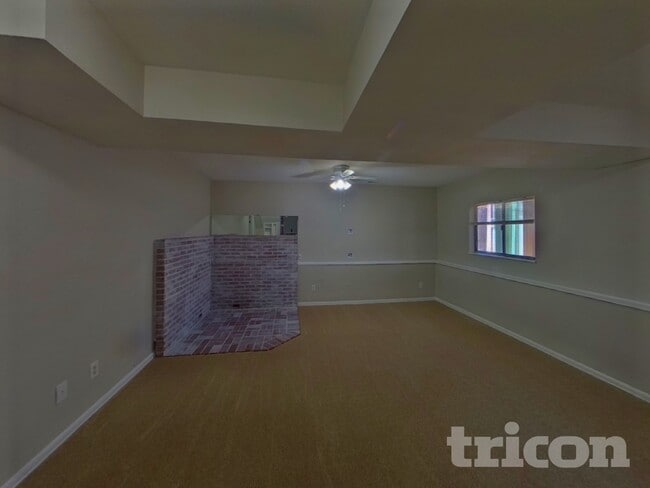Photo - 3015 Moonbeam Cir N