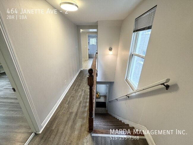 Photo - COZY 2 BED/1 BATH UPPER UNIT DOWNTOWN WINDSOR + HYDRO Unit 2