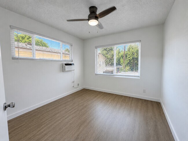 14315 Chandler Blvd