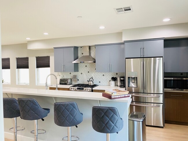 Photo - 855 N McCadden Pl