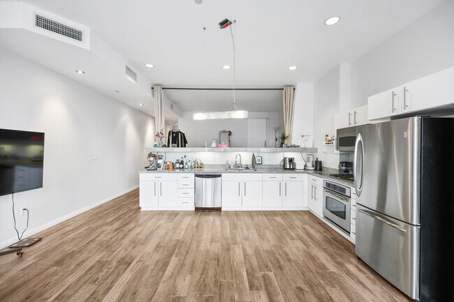 Photo - 1100 Wilshire Blvd Unidad 2607