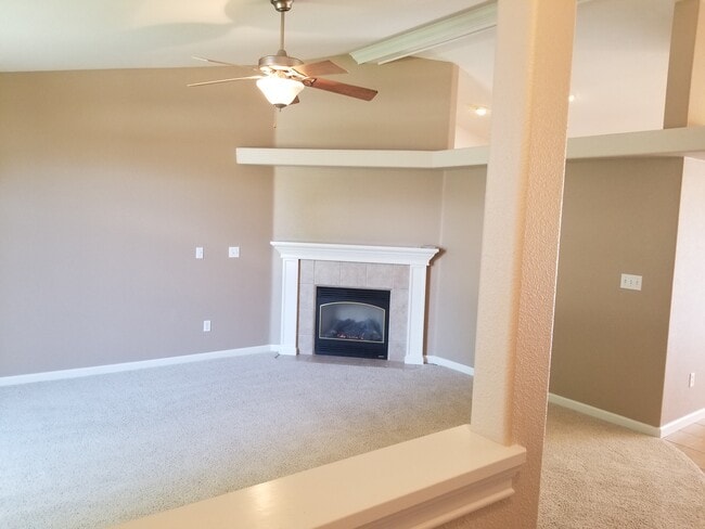 Photo - 4057 Saffron Way