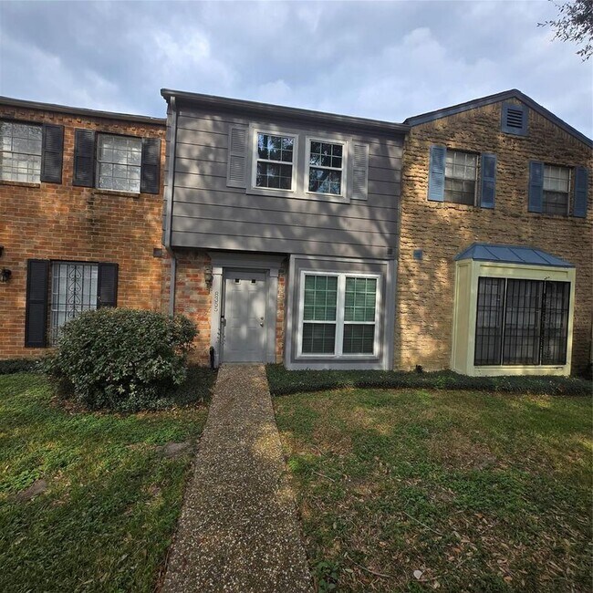 Photo - 8355 Nairn St