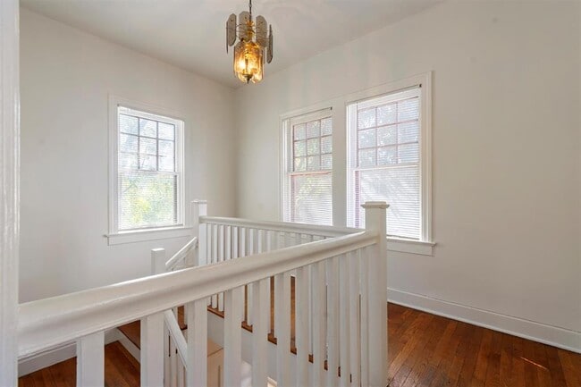 Photo - 1214 E 52nd St