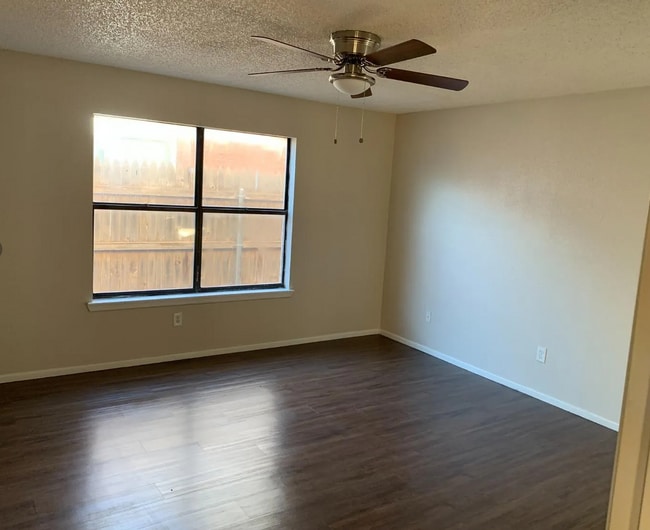 Photo - 1305 80th St