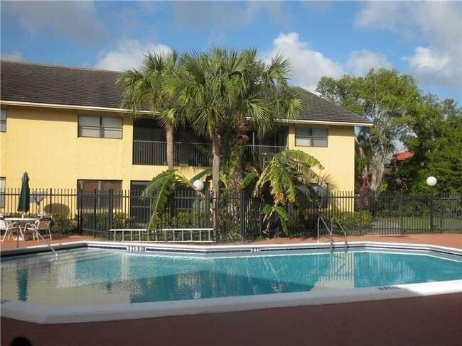 Photo - 3021 Riverside Dr Unit 122