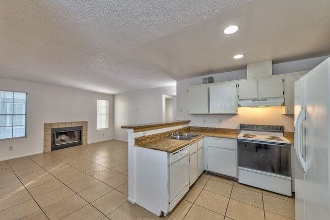 Photo - 1961 Cosmic Dr Unidad 195