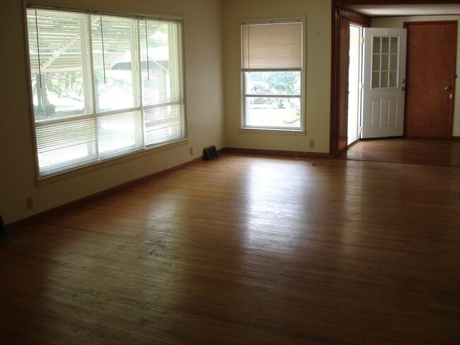 218 S Hillsdale Ct Unit 1