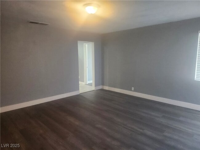 Building Photo - 1109 H St Rental