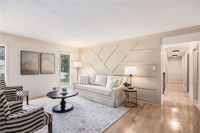 Photo - 1996 Briarwood Dr