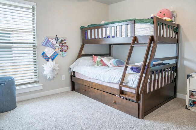 Photo - 6814 57th St