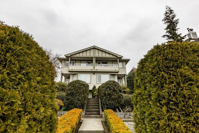 Photo - 274 5th St E