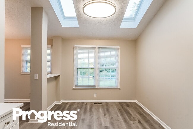 Photo - 103 Silver Maple Ct