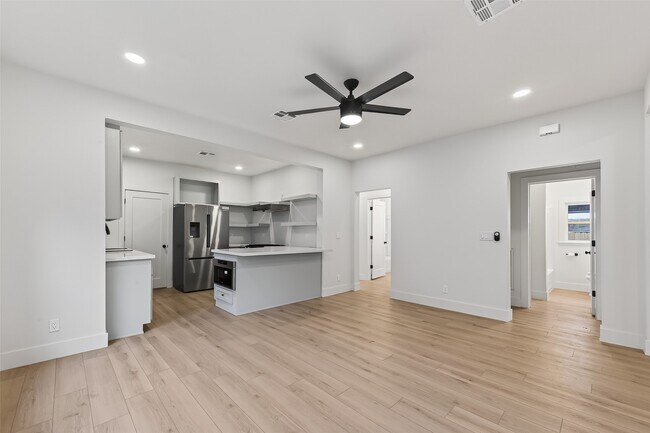 Photo - 4413 Roseland St