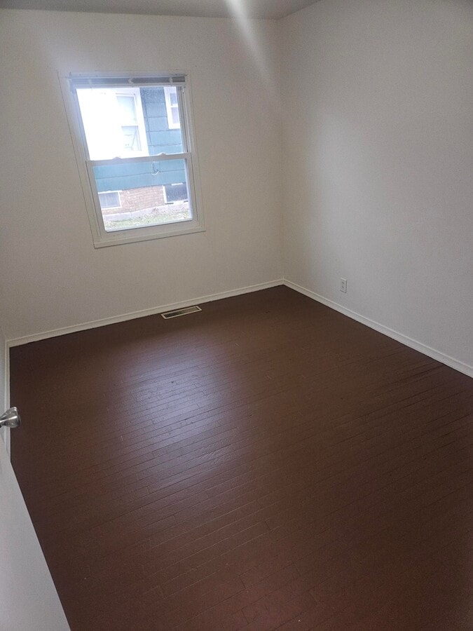 Photo - 680 N McDonel St