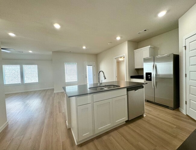 Photo - 5382 Selah St