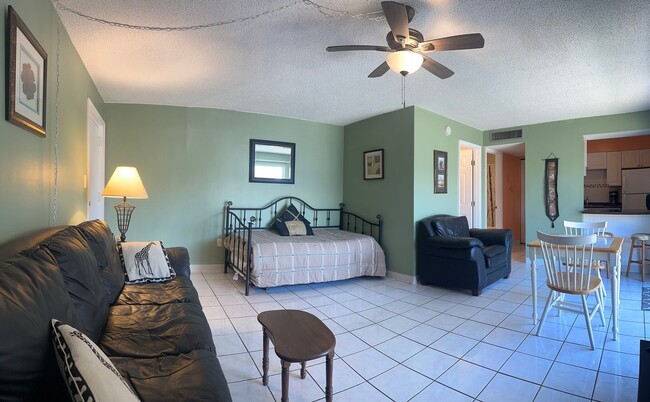 Photo - 4215 E Bay Dr Unidad 1702 A