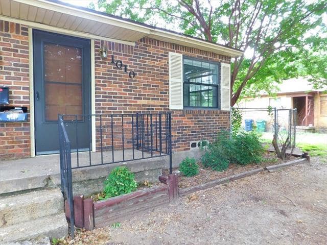 Photo - 1010 Denton St