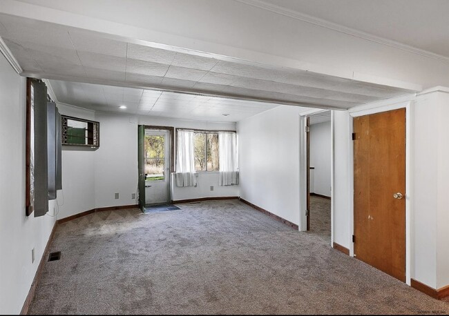 Entry - 661 Watervliet Shaker Rd