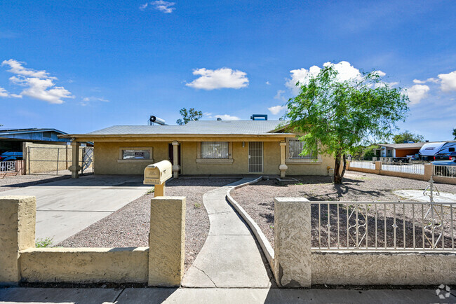 Building Photo - 4 bedroom with Casita Rental