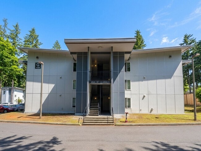 Building Photo - Beautiful Ground-Floor Condo Near Microsoft Unit G103