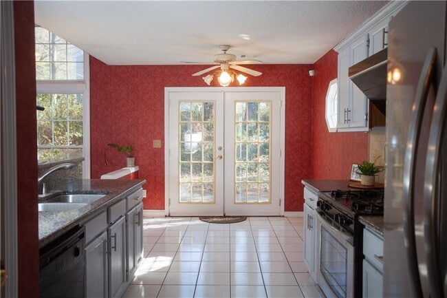 Photo - 2825 Binghampton Ln