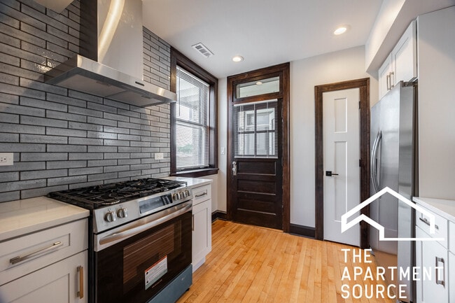 Building Photo - 6409 N Talman Ave Unit 301