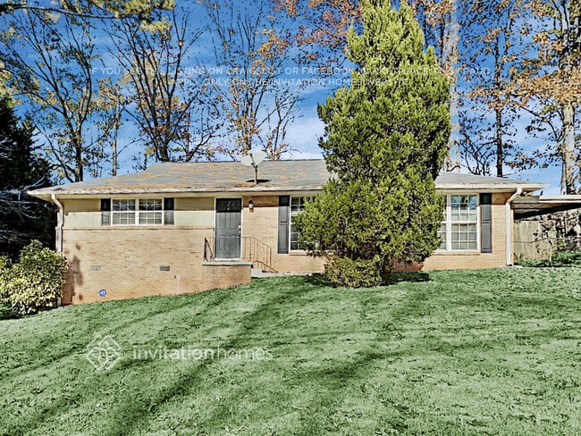 Building Photo - 227 Evergreen Dr SE