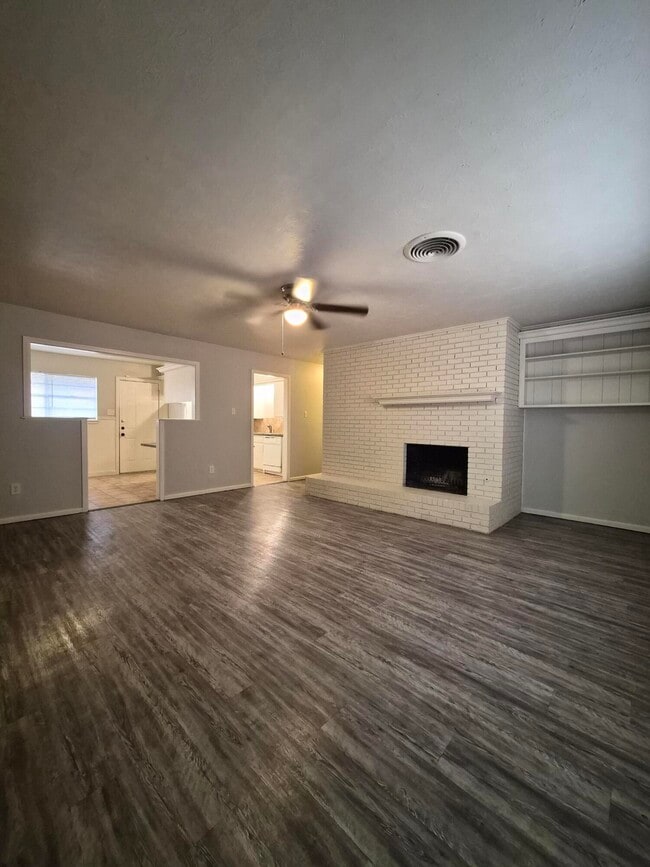 Photo - 3813 51st St