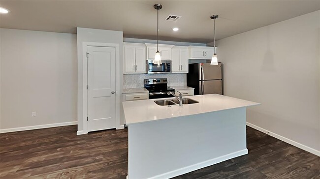 Photo - 4908 Avion Ct