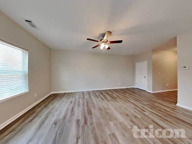 Photo - 324 Merigold Way