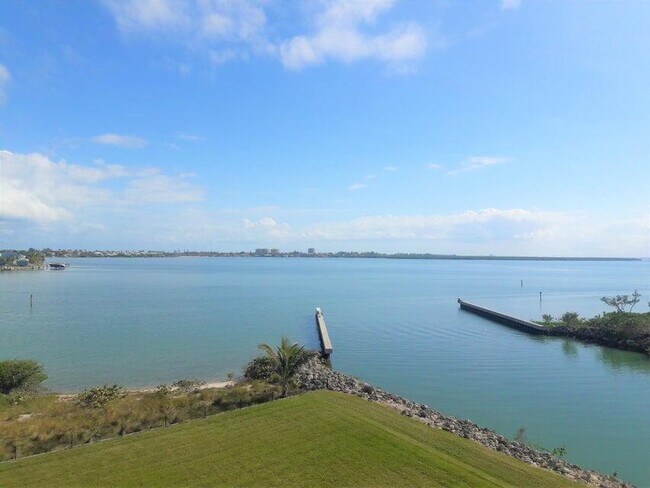 4 Harbour Isle Dr E Ph 4  