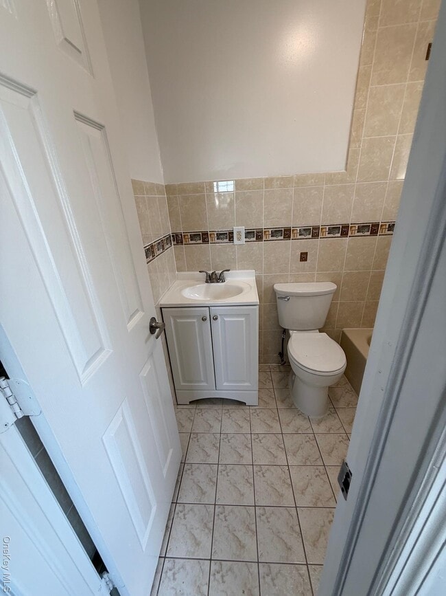 Photo - 89-06 S Conduit Ave