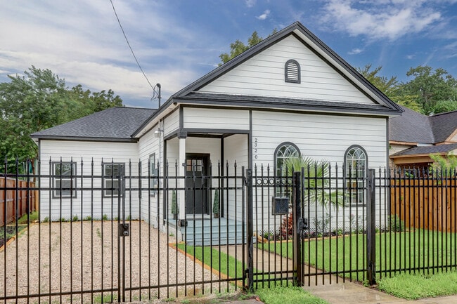 Photo - 2320 Chestnut St