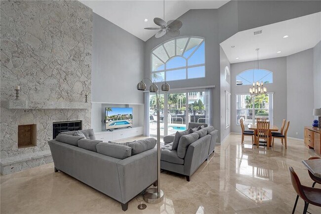 Photo - 1033 Brooks Ln