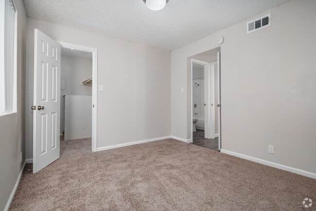 1BR, 1BA - 500SF - Bedroom