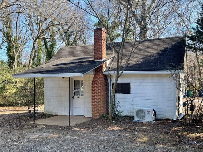 Building Photo - 1 BR/1 BA Cottage Off Prince Ave!