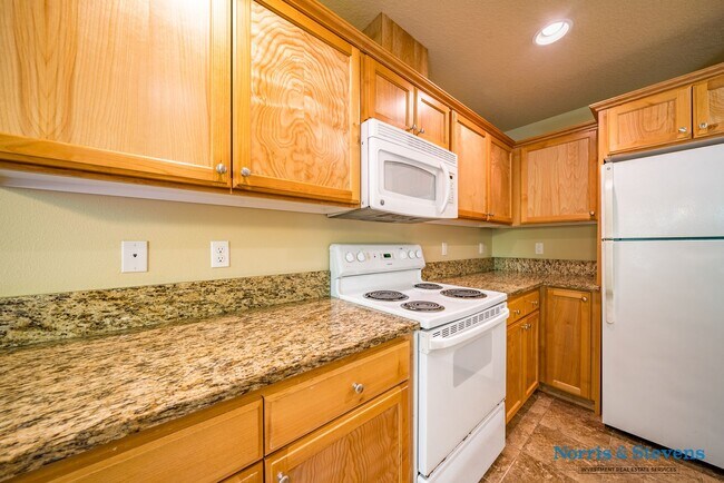 Photo - Cute and Quiet, Lovely Inside! Unit 136-1706