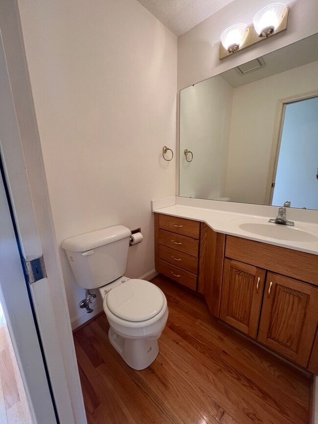 Photo - 303 Lake Pointe Dr