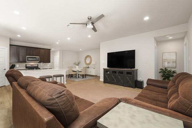 Building Photo - 2612 Golden Palms Ln