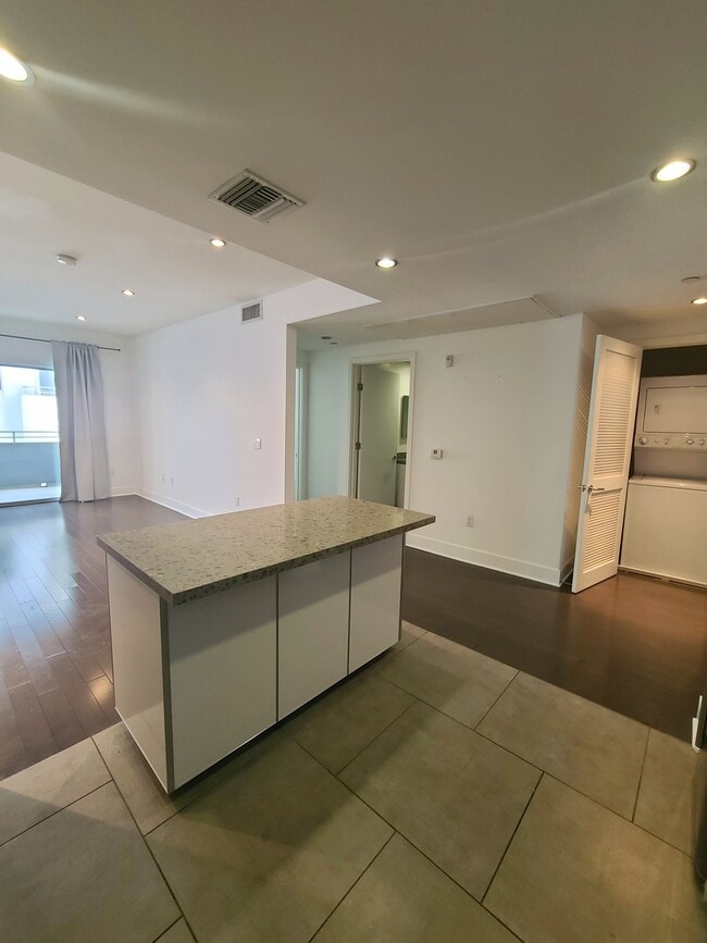 Building Photo - 1730 SAWTELLE Unit 304