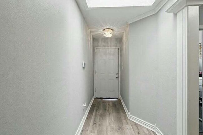 Photo - 404 Lindsay Pl SW