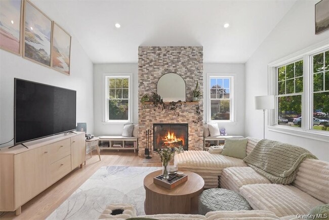 Photo - 33 Howland Ave